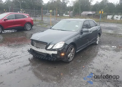 2011 Mercedes-Benz E 550 z USA, uszkodzony, nr VIN WDDHF7CB7BA411826